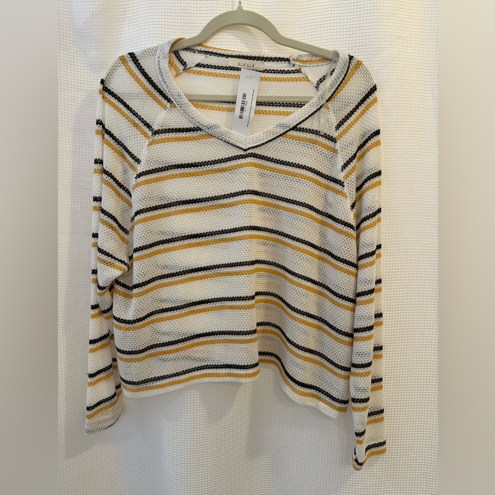 Women's ILLA ILLA sweater. Size Small